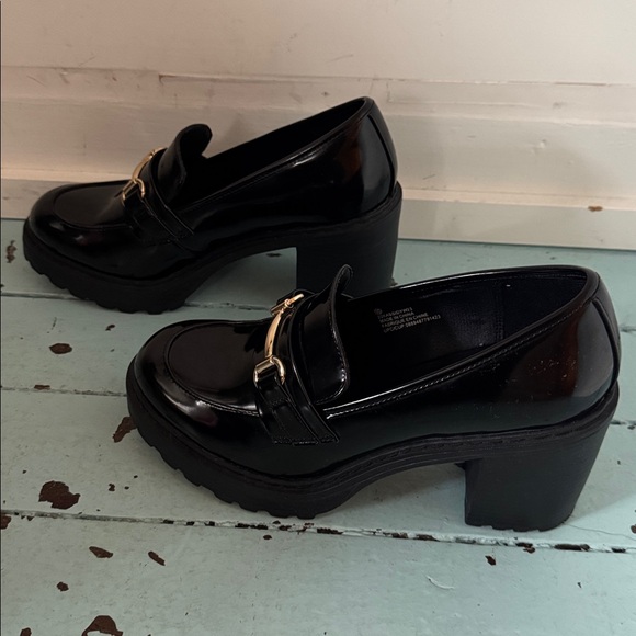 Madden NYC Size 10 Kassidy Lug Heeled Loafers - Picture 4 of 16